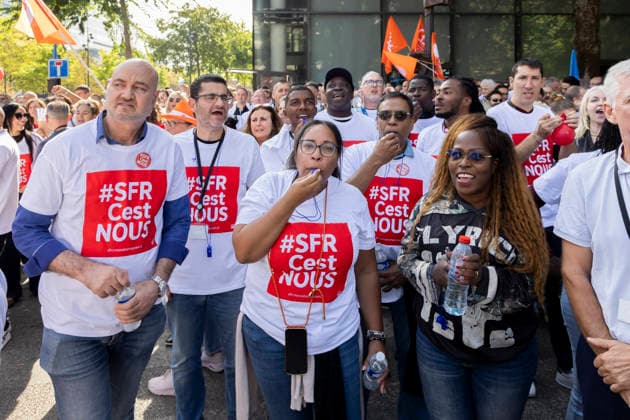 Paris, France September 24, 2026 - Protest of Altice France group employees. Employees of the Altice France group, the parent company of the SFR telecom operator which is set to be sold to its competitors are protesting to defend their jobs as a major overhaul of the sector looms. ALTICE, SFR, SYNDICATS, TELECOM, ECONOMIE, GREVE, MANIFESTATION, OPERATEURS DE TELEPHONIE, FAI FOURNISSEURS D ACCES A INTERNET, GREVISTES, TRAVAILLEURS, MANIFESTANTS Copyright: xVincentxIsore IP3x