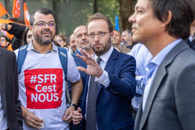 Paris, France September 24, 2026 - Protest of Altice France group employees. Employees of the Altice France group, the parent company of the SFR telecom operator which is set to be sold to its competitors are protesting to defend their jobs as a major overhaul of the sector looms - Chairman and Chief Executive Officer of Altice France, Arthur Dreyfuss ALTICE, SFR, SYNDICATS, TELECOM, ECONOMIE, GREVE, MANIFESTATION, OPERATEURS DE TELEPHONIE, FAI FOURNISSEURS D ACCES A INTERNET Copyright: xVincentxIsore IP3x