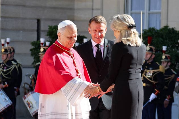 President Emmanuel Macron and First Lady Brigitte Macron welcome Pope Leo XIV to the Élysée Palace in Paris on September 25, 2026. Pope Leo XIV is making his first official visit to France from September 25 to 28, with stops in Paris, Lourdes, and Metz. In Paris, the pontiff’s schedule includes a meeting with French President E. Macron, a time of prayer at Notre Dame Cathedral, and an outdoor Mass on the Champs-Élysées. This trip marks the first visit by a pope to the country since that of Benedict XVI in 2008. Cyril Moreau, Dominique Jacovides, Bestimage. President Emmanuel Macron and First Lady Brigitte Macron welcome Pope Leo XIV to the Élysée Palace in Paris on September 25, 2026. Pope Leo XIV is making his first official visit to Fran Copyright: xJACOVIDES-MOREAUx xBESTIMAGExJACOVIDES-MOREAUx xBESTIMAGEx