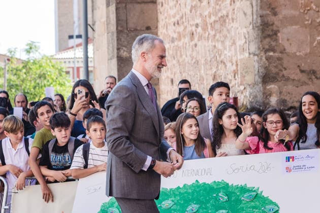Felipe VI Attends the Ceremony for the 2nd International Hispanism Award of the Duques de Soria Foundation King Felipe VI upon his arrival at the ceremony for the 2nd International Hispanism Award of the Duques de Soria Foundation at the Convent of La Merced on September 25, 2026, in Soria, Castile and León, Spain. The award went to PhiloBiblon, the largest digital library and biobibliographic database dedicated to medieval Iberian texts in the Romance languages of Castilian, Catalan, and Galician-Portuguese. The team is led by Professor Charles B. Faulhaber of the University of Oxford. SEPTEMBER 25, 2026, Soria, Castile and León, Soria, Castile and León, Spain Copyright: xConchaxOrtegax 7799874