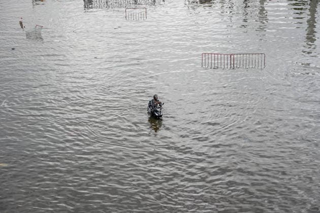 September 28, 2026, Bangkok, Thailand: A view of a motorcycle rider surrounded by floodwater and floating barriers in Bang Kapi District. On September 26, all 50 districts of Bangkok were declared disaster-affected areas. Three days later, floodwaters still remained in parts of the city. In heavily affected areas such as Bang Kapi District, residents remained in floodwater. Bangkok Thailand - ZUMAs197 20260928_aaa_s197_373 Copyright: xNathaliexJamoisx