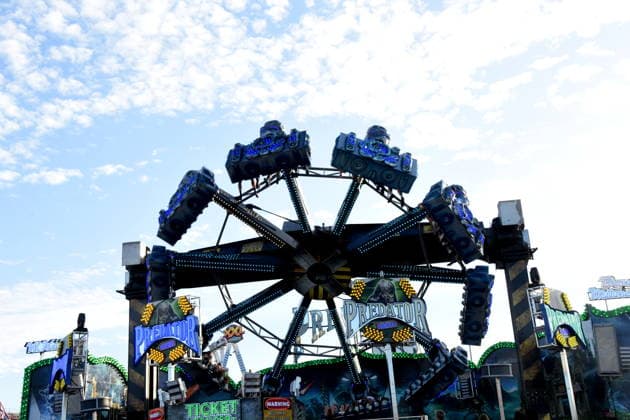 Munich, September 28, 2026, Theresienwiesn, Oktoberfest, carnival operator, Predator ride, visitors, photo, Munich