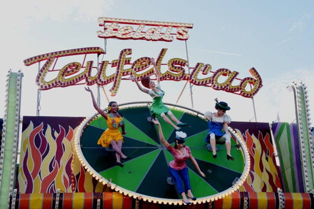 Munich, September 28, 2026, Theresienwiesn, Oktoberfest, carnival operator, amusement ride, Devil s Wheel, photo, Munich
