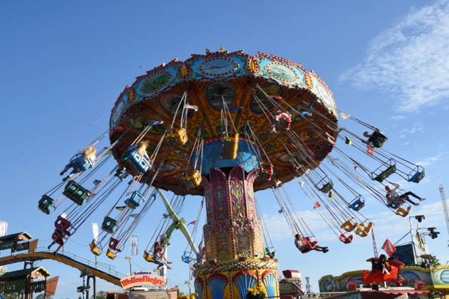 Munich, September 28, 2026, Theresienwiesn, Oktoberfest, carnival vendors, rides, carousel, visitors, photo, Munich