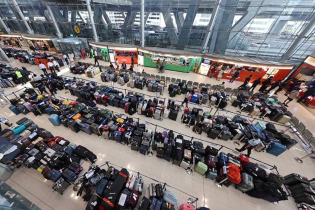 Backlog of luggage at Suvarnabhumi Airport after flood delays, Bangkok, Thailand - 29th September 2026 Piles of luggage at Suvarnabhumi Airport in Bangkok, Thailand, after flooding caused staff shortages to deal with the backlog of bags and suitcases arriving on scheduled flights. Bangkok Thailand Copyright: xPaulxBrownx