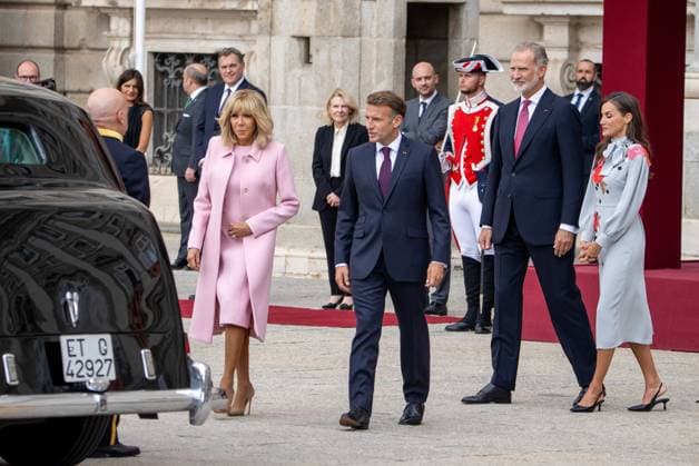 September 29, 2026, Madrid, Spain: From left to right: First Lady Brigitte Macron, President of the French Republic Emmanuel Macron, King Felipe VI, and Queen Letizia during the official reception with military honors for the President of the French Republic, Emmanuel Macron, and First Lady Brigitte Macron at the Royal Palace of Madrid. Madrid Spain - ZUMAs197 20260929_aaa_s197_237 Copyright: xDavidxCanalesx