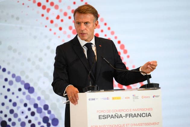 State Visit to Spain of French Presidential Couple - Economic Forum French President Emmanuel Macron during an Economic Forum at Spanish Economy Ministry in Madrid, Spain on September 30 2026. French Presidential couple pays a two-day state visit to Spain. Photo by Eliot Blondet ABACAPRESS.COM Paris France Copyright: xBlondetxEliot ABACAx