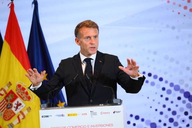 State Visit to Spain of French Presidential Couple - Economic Forum French President Emmanuel Macron during an Economic Forum at Spanish Economy Ministry in Madrid, Spain on September 30 2026. French Presidential couple pays a two-day state visit to Spain. Photo by Eliot Blondet ABACAPRESS.COM Paris France Copyright: xBlondetxEliot ABACAx