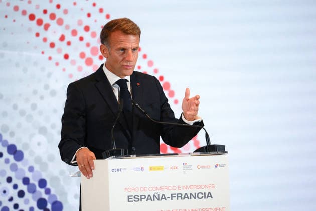 State Visit to Spain of French Presidential Couple - Economic Forum French President Emmanuel Macron during an Economic Forum at Spanish Economy Ministry in Madrid, Spain on September 30 2026. French Presidential couple pays a two-day state visit to Spain. Photo by Eliot Blondet ABACAPRESS.COM Paris France Copyright: xBlondetxEliot ABACAx
