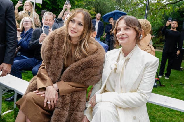 Jennifer Lopez and Juliette Binoche in the front row at the Stella McCartney Women’s Ready-to-Wear Spring Summer 2027 Collection fashion show during Paris Fashion Week, September 30, 2026 Olivier Borde Bestimage Front Row of the Stella McCartney Women’s Ready-to-Wear Spring Summer 2027 Collection fashion show, during Paris Fashion Week September 30, 2026 Paris, France Copyright: xOLIVIERxBORDEx xBESTIMAGExOLIVIERxBORDEx xBESTIMAGEx
