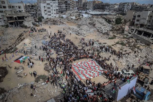 October 1, 2026, Gaza, Palestine, State of: GAZA Gaza, GAZA STRIP, OCTOBER 1, 2026: Palestinian families bid farewell to the remains of 105 Palestinians whose bodies were recovered from beneath the rubble of the Al-Taj residential area in Gaza City. The victims were killed in Israeli airstrikes on October 25, 2023, when residential buildings in the Yarmouk area were destroyed. Gaza Civil Defense teams recovered the bodies and remains after a 17-day search operation carried out in coordination with an Egyptian committee. Families gathered to identify their relatives and pay their final respects before burial. Gaza Palestine, State of - ZUMAq101 20261001_zna_q101_012 Copyright: xMohammedxMxSkaikx