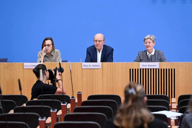 ABB BPK Carmen Scheibenbogen, German hematologist-oncologist and professor of immunology at Berlin’s Charité; Prof. Dr. Norbert Suttorp from the Interdisciplinary Group for Infectious Diseases, Pulmonology and Critical Care Medicine; Regina Therese Riphahn, a German economist; Topic