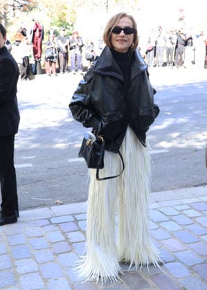 Isabelle Huppert arrives at the Balenciaga Spring Summer 2027 Women s Ready-to-Wear fashion show during Paris Fashion Week (PFW) at the Tennis Club de Paris, France, on October 1, 2026. Denis Guignebourg, Bestimage. Arrivals at the Balenciaga fashion show as part of Paris Ready-to-Wear Spring Summer 2027 Fashion Week, held at the Tennis Club de Paris on October 1, 2026, in Paris, France. Paris, France Copyright: xDenisxGuignebourgx xBestimagexDenisxGuignebourgx xBestimagex