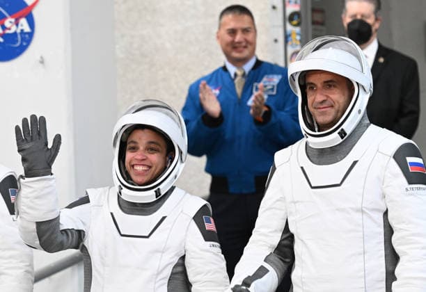 SpaceX Prepares to Launch Crew-13 Mission for NASA from Cape Canaveral, Florida CAPE CANAVERAL, FLORIDA, UNITED STATES - OCTOBER 1: NASA astronaut Jessica Watkins (L) and Roscosmos cosmonaut Sergey Teteryatnikov (R) walk out from the Neil Armstrong Operations and Checkout Building at the Kennedy Space Center ahead of their scheduled launch aboard a SpaceX Falcon 9 rocket on October 1, 2026 in Cape Canaveral, Florida. The Crew-13 astronauts will launch from pad 40 at Cape Canaveral Space Force Station for a six month mission to the International Space Station. Paul Hennesy Anadolu Florida United States. Editorial use only. Please get in touch for any other usage. Copyright: x2026xAnadoluxPaulxHennesyx