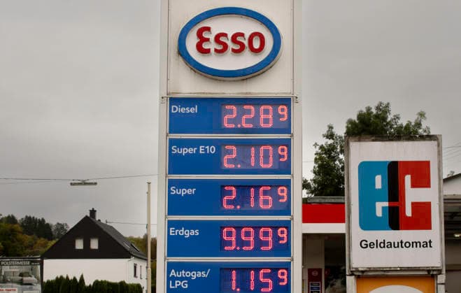 New Gas Station Discount in Saarland on October 1, 2026, in the afternoon: Price board at a gas station showing current fuel prices for diesel, Super E10, Super, natural gas,
