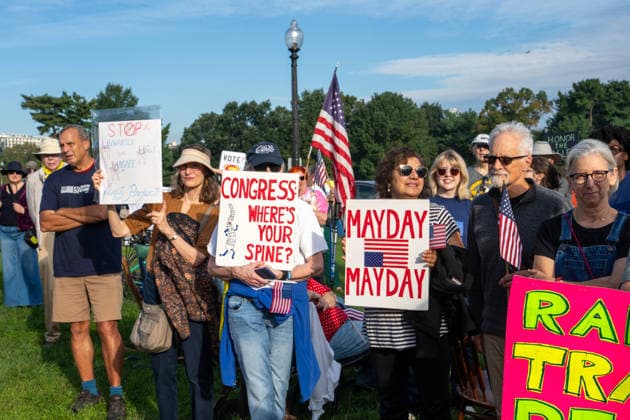 October 1, 2026, Washington, Dc, USA: Protesters opposed to President Trumpâ€⠢s proposed arch rally outside of Arlington Cemetery on October 1, 2026. Washington USA - ZUMAl312 20261001_znp_l312_025 Copyright: xAndrewxLeydenx
