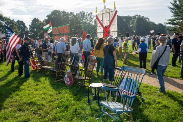 October 1, 2026, Washington, Dc, USA: Protesters opposed to President Trumpâ€⠢s proposed arch pledge to sit in rocking chairs to block construction outside of Arlington Cemetery on October 1, 2026. Washington USA - ZUMAl312 20261001_znp_l312_040 Copyright: xAndrewxLeydenx
