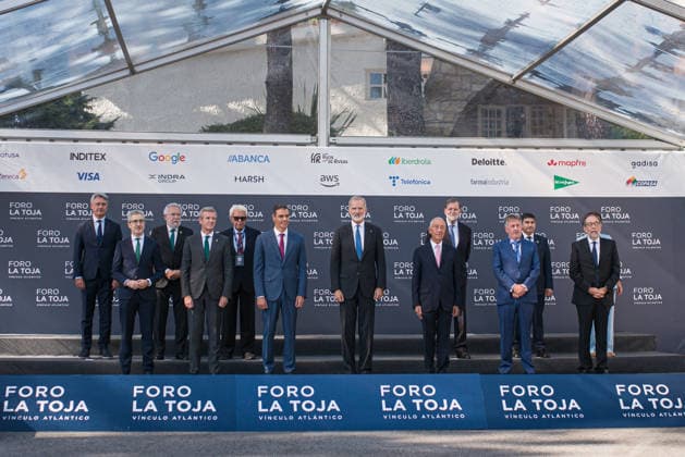 Felipe VI and Pedro Sánchez attend the opening of the La Toja Forum in O Grove, Pontevedra Group photo taken during the opening of the La Toja Forum on October 1, 2026, in O Grove, Pontevedra, Galicia, Spain. The La Toja Forum: Atlantic Link is a renowned annual forum for debate and reflection focused on the defense of liberal democracy, the Atlantic partnership, and international cooperation. Founded in 2019 on the initiative of Josep Piqué, Amancio López Seijas, and the Hotusa Group, it brings together prominent political, business leaders, academics, and representatives of civil society on the island of La Toja October 1, 2026 LA TOJA FORUM POLITICS ECONOMY SPEAKERS ATLANTIC LINK INTERNATIONAL COOPERATION Elena Ferná O Grove, Pontevedra Copyright: xElenaxFernandezx 7813287