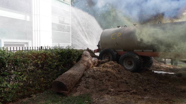 Farmers Are Protesting Outside a Tax Office - Guyancourt Videograbs - Several metric tons of agricultural waste dumped in front of the tax office by farmers protesting soaring fuel prices, with the building s facade doused with liquid, in Guyancourt, France, on October 1, 2026. The action is led by the Coordination Rurale union, which is demanding measures to lower the price of agricultural fuel and has announced plans to escalate its protests. Photo by CLPRESS ABACAPRESS.COM Guyancourt France Copyright: xCLPRESS ABACAx