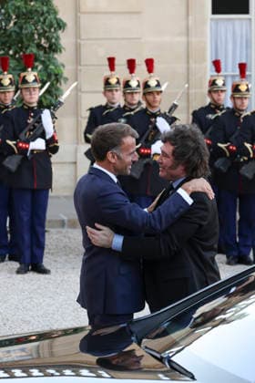 NEWS : Accueil de Javier Milei par Emmanuel Macron - Paris - 01 10 2026 Accueil de Javier MILEI, Prà sident de la Rà publique d™Argentine, par Emmanuel Macron Prà sident de la Rà publique Francaise. ParisFrance Copyright: xMichtofx