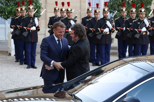 NEWS : Accueil de Javier Milei par Emmanuel Macron - Paris - 01 10 2026 Accueil de Javier MILEI, Prà sident de la Rà publique d™Argentine, par Emmanuel Macron Prà sident de la Rà publique Francaise. ParisFrance Copyright: xMichtofx