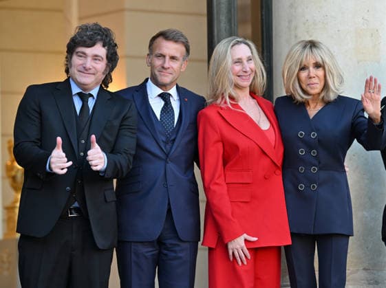 Emmanuel Macron - Javier Milei meeting in Paris PARIS, FRANCE - OCTOBER 1: (L to R) Argentine President Javier Milei, French President Emmanuel Macron, General Secretary of the Presidency of Argentina and sister of Argentina s President Karina Milei and French First Lady Brigitte Macron pose for a photo ahead of their meeting at the Elysee Palace in Paris, France on October 1, 2026. Mustafa Yalcin Anadolu Paris France. Editorial use only. Please get in touch for any other usage. Copyright: x2026xAnadoluxMustafaxYalcinx