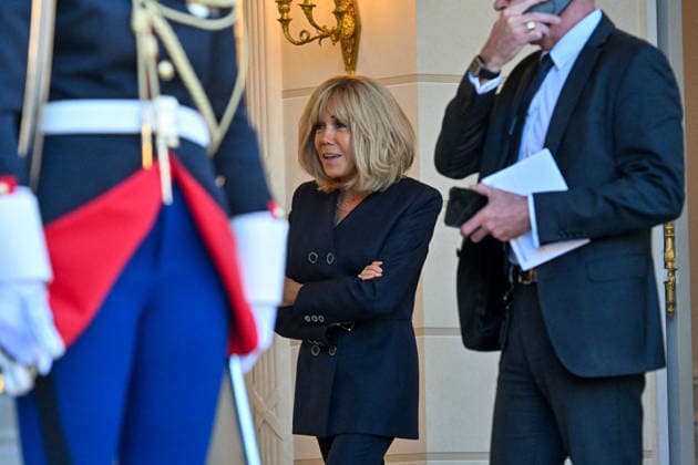 The French president and his wife, First Lady Brigitte Macron, welcome the Argentine president and the secretary general of the Argentine presidency—who is also the president’s sister—to the Élysée Palace in Paris, France, on October 1, 2026. Christian Liewig Bestimage French President and wife Brigitte Macron greet the Argentine President and the General Secretary of the Argentine Presidency—who is also the President’s sister—ahead of their meeting at the Élysée Palace on October 1, 2026, in Paris, France. Paris, France Copyright: xChristianxLiewigx xBestimagexChristianxLiewigx xBestimagex