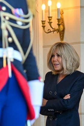 The French president and his wife, First Lady Brigitte Macron, welcome the Argentine president and the secretary general of the Argentine presidency—who is also the president’s sister—to the Élysée Palace in Paris, France, on October 1, 2026. Christian Liewig Bestimage French President and wife Brigitte Macron greet the Argentine President and the General Secretary of the Argentine Presidency—who is also the President’s sister—ahead of their meeting at the Élysée Palace on October 1, 2026, in Paris, France. Paris, France Copyright: xChristianxLiewigx xBestimagexChristianxLiewigx xBestimagex