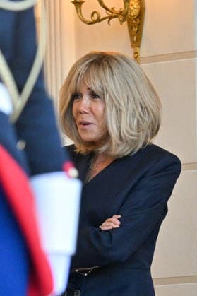 The French president and his wife, First Lady Brigitte Macron, welcome the Argentine president and the secretary general of the Argentine presidency—who is also the president’s sister—to the Élysée Palace in Paris, France, on October 1, 2026. Christian Liewig Bestimage French President and wife Brigitte Macron greet the Argentine President and the General Secretary of the Argentine Presidency—who is also the President’s sister—ahead of their meeting at the Élysée Palace on October 1, 2026, in Paris, France. Paris, France Copyright: xChristianxLiewigx xBestimagexChristianxLiewigx xBestimagex