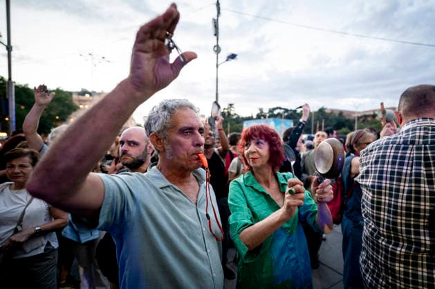 Pot-and-Pan Protest for Housing in Madrid: Dozens of people took part in a pot-and-pan protest for housing in front of Madrid City Hall on October 1, 2026, in Madrid, Spain, October 1, 2026, POT-AND-PAN PROTEST, HOUSING, TENANTS, RENTS, PROTEST, RALLY, ON FOOT, Madrid, Madrid, Spain Copyright: xA.xPÃ rezxMecax 7813868