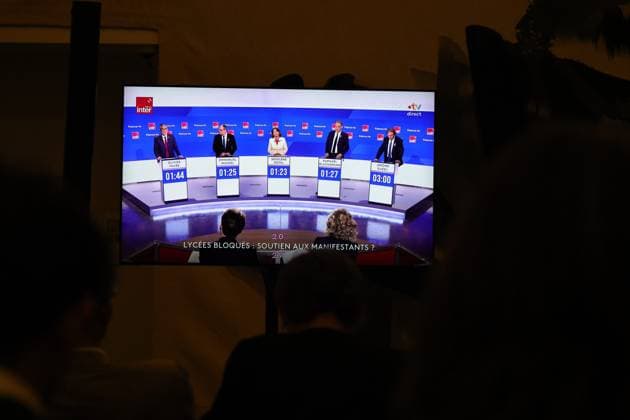 Second Socialist Party Primary Debate PHOTOPQR LE PARISIEN Olivier Arandel Staff Paris October 1, 2026 Paris, France Thursday, October 1, 2026 Politics With the 2027 presidential election approaching, the second major debate in the Socialist and Democratic Left primary Olivier Faure, First Secretary of the Socialist Party (PS), Member of Parliament for Seine-et-Marne Raphaël Glucksmann, Co-President of Place publique, Member of the European Parliament Jérôme Guedj, PS Member of Parliament for Essonne Emmanuel Maurel, former member of the PS, national leader of the Republican and Socialist Left and Member of Parliament for Val-d’Oise; Ségolène Royal, former minister, former Socialist Member of Parliament, former president of the Poitou-Char Copyright: xPHOTOPQR LExPARISIEN MAXPPPxLP OlivierxArandelx(Staff)x 20261001LPA9945 20261001LPA9945
