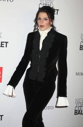 October 1, 2026, New York, New York, USA: Actor JULIA FOX seen during the red carpet arrivals for the New York City Fall Ballet Fall 2026 Gala held at the David Koch Theater at Lincoln Center. New York USA - ZUMAk03_ 20261001_zaf_k03_123 Copyright: xNancyxKaszermanx