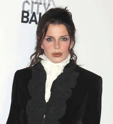 October 1, 2026, New York, New York, USA: Actor JULIA FOX seen during the red carpet arrivals for the New York City Fall Ballet Fall 2026 Gala held at the David Koch Theater at Lincoln Center. New York USA - ZUMAk03_ 20261001_zaf_k03_122 Copyright: xNancyxKaszermanx
