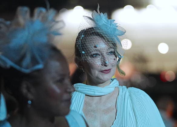 Diner en Blanc returns to New York City NEW YORK, UNITED STATES - OCTOBER 01: Thousands of guests dressed in white attend a Diner en Blanc New York City event on Thursday evening, October 1, 2026, in New York, United States. Selcuk Acar Anadolu New York United States. Editorial use only. Please get in touch for any other usage. Copyright: x2026xAnadoluxSelcukxAcarx