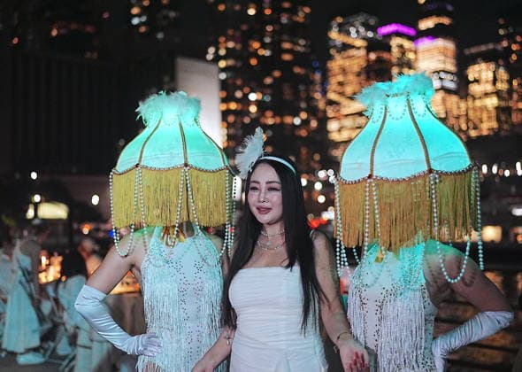 Diner en Blanc returns to New York City NEW YORK, UNITED STATES - OCTOBER 01: Thousands of guests dressed in white attend a Diner en Blanc New York City event on Thursday evening, October 1, 2026, in New York, United States. Selcuk Acar Anadolu New York United States. Editorial use only. Please get in touch for any other usage. Copyright: x2026xAnadoluxSelcukxAcarx