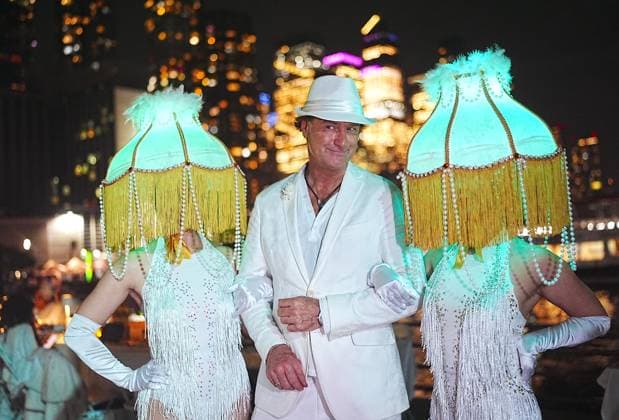 Diner en Blanc returns to New York City NEW YORK, UNITED STATES - OCTOBER 01: Thousands of guests dressed in white attend a Diner en Blanc New York City event on Thursday evening, October 1, 2026, in New York, United States. Selcuk Acar Anadolu New York United States. Editorial use only. Please get in touch for any other usage. Copyright: x2026xAnadoluxSelcukxAcarx