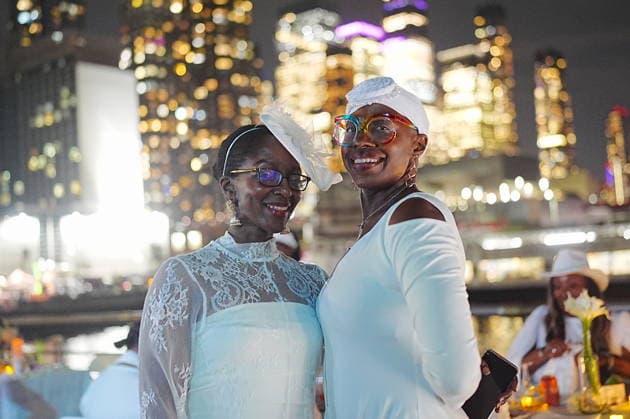 Diner en Blanc returns to New York City NEW YORK, UNITED STATES - OCTOBER 01: Thousands of guests dressed in white attend a Diner en Blanc New York City event on Thursday evening, October 1, 2026, in New York, United States. Selcuk Acar Anadolu New York United States. Editorial use only. Please get in touch for any other usage. Copyright: x2026xAnadoluxSelcukxAcarx