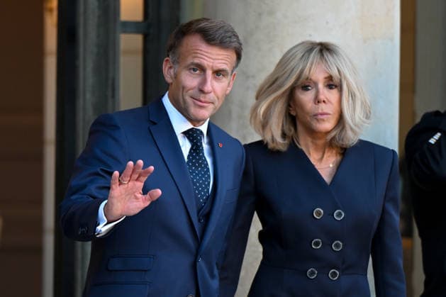 French President Emmanuel Macron and his wife Brigitte Macron greet Argentine President Javier Milei (left) and Karina Milei (second from right), Secretary General of the Argentine Presidency and sister of the Argentine President, ahead of their meeting at the Élysée Palace on October 1, 2026, in Paris, France 460119 2026 10 01 Macron, Brigitte Trogneux Macron, Emmanuel Copyright: xL.Urmanx xStarfacex STAR_460119_005