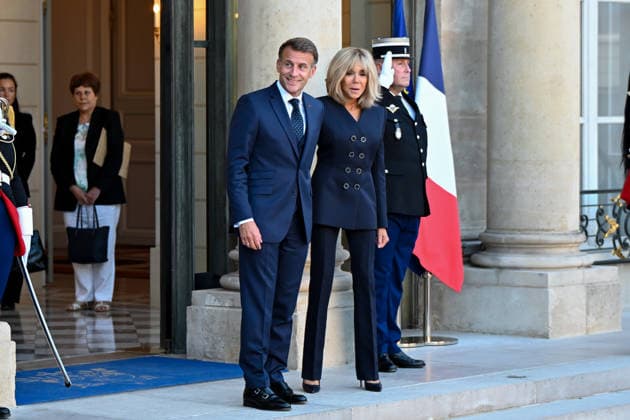 French President Emmanuel Macron and his wife Brigitte Macron greet Argentine President Javier Milei (left) and Karina Milei (second from right), Secretary General of the Argentine Presidency and sister of the Argentine President, ahead of their meeting at the Élysée Palace on October 1, 2026, in Paris, France 460119 2026 10 01 Macron, Brigitte Trogneux Macron, Emmanuel Copyright: xL.Urmanx xStarfacex STAR_460119_007