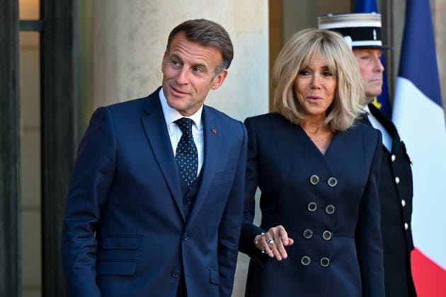 French President Emmanuel Macron and his wife Brigitte Macron greet Argentine President Javier Milei (left) and Karina Milei (second from right), Secretary General of the Argentine Presidency and sister of the Argentine President, ahead of their meeting at the Élysée Palace on October 1, 2026, in Paris, France 460119 2026 10 01 Macron, Brigitte Trogneux Macron, Emmanuel Copyright: xL.Urmanx xStarfacex STAR_460119_010