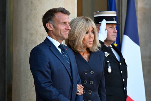 French President Emmanuel Macron and his wife Brigitte Macron greet Argentine President Javier Milei (left) and Karina Milei (second from right), Secretary General of the Argentine Presidency and sister of the Argentine President, ahead of their meeting at the Élysée Palace on October 1, 2026, in Paris, France 460119 2026 10 01 Macron, Brigitte Trogneux Macron, Emmanuel Copyright: xL.Urmanx xStarfacex STAR_460119_013