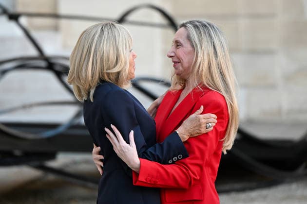 French President Emmanuel Macron and his wife, Brigitte Macron, greet Argentine President Javier Milei (left) and Karina Milei (second from right), Secretary General of the Argentine Presidency and sister of the Argentine President, ahead of their meeting at the Élysée Palace on October 1, 2026, in Paris, France 460119 2026 10 01 Copyright: xL.Urmanx xStarfacex STAR_460119_020