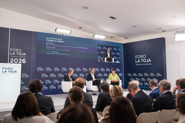 Second day of the La Toja Vínculo Atlántico Forum I D Jordi Gual, vice president of the Cercle d’Economia; Carlos Cuerpo, first vice president and minister of Economy, Trade, and Business; and Diane Coyle, professor of public policy at the University of Cambridge, during the La Toja Atlantic Link Forum on October 2, 2026, in O Grove, Pontevedra, Galicia, Spain. The La Toja Vínculo Atlántico Forum is a renowned annual forum for debate and reflection focused on the defense of liberal democracy, the Atlantic partnership, and international cooperation. Founded in 2019 on the initiative of Josep Piqué, Amancio López Seijas, and the Hotusa Group, it brings together prominent political and business leaders, academics, and representatives of civil Copyright: xElenaxFernandezx 7814655
