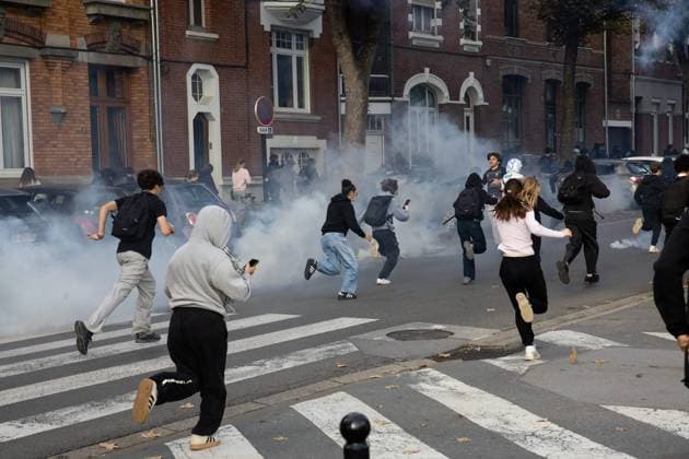 VALENCIENNES HIGH SCHOOL STUDENT PROTEST FRIDAY MORNING PHOTOPQR VOIX DU NORD PIERRE ROUANET 10 02 2026 VALENCIENNES, October 2, 2026 Third day of high school student protests in the Valenciennes area; this Friday morning, high schools were blocked, anger among high school students. The students gathered in downtown Valenciennes, between the École de l’Escaut and the École du Hainaut. There were scuffles, some slogans and signs, a few bottles and stones thrown, and acts of vandalism, along with police charges and clashes near the Vauban Polyclinic. PHOTO: PIERRE ROUANET, LA VOIX DU NORD. France: Fires have broken out at several schools in France as students protest by blocking educational institutions nationwide over school funding and lea Copyright: xPHOTOPQR VOIXxDUxNORD MAXPPPxPIERRExROUANETx 20261002VDN1151 20261002VDN1151