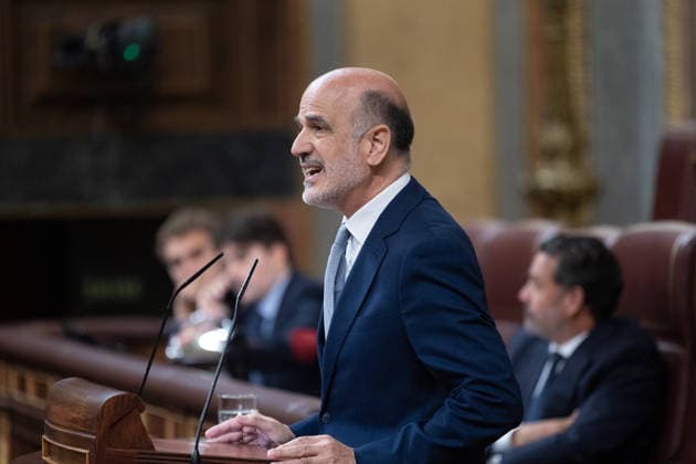 Congress Votes on Housing Decrees UPN Representative Alberto Catalán speaks during a plenary session in the Congress of Deputies on October 2, 2026, in Madrid, Spain. Congress is voting today on whether to ratify or repeal the two Royal Decrees on housing issued by the government this week in the Official State Gazette (BOE). Specifically, these are Royal Decree-Law No. 26 of 2026, dated September 29, which adopts urgent measures to protect the social function of housing and expand the supply of affordable housing, and Royal Decree-Law 27 2026, of September 29, adopting urgent measures to strengthen the stability of lease agreements for primary residences OCTOBER 2, 2026 Jesús Hellí Madrid Madrid Spain Copyright: xJesusxHellinx 7814965