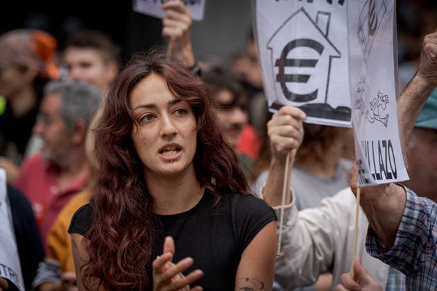 Demonstrators rally outside Spanish Parliament over housing crisis MADRID, SPAIN - OCTOBER 2: Demonstrators gather outside the Spanish Congress of Deputies in Madrid on October 2, 2026, calling for the approval of emergency measures to address Spain’s housing and rental crisis as lawmakers debate and vote housing decrees. The protest was organized by tenants’ unions and housing groups demanding greater protections for renters and measures to curb rising housing costs. Diego Radames Anadolu Madrid Spain. Editorial use only. Please get in touch for any other usage. Copyright: x2026xAnadoluxDiegoxRadamesx