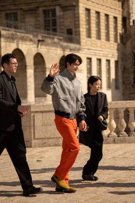 IPA89217816 - Paris, France, October 2, 2026. Guests arrive at the LOEWE Spring Summer 2027 show during Paris Fashion Week. Copyright: xGINEVRAxFATARELLAx xx IPA89217816