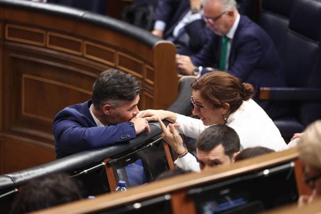 Congress Votes on Housing Decrees ERC spokesperson in Congress, Gabriel Rufián, and Health Minister Mónica García during a plenary session in the Congress of Deputies on October 2, 2026, in Madrid, Spain. Congress is voting today on whether to ratify or repeal the two Royal Decrees on housing issued by the government this week in the Official State Gazette (BOE). Specifically, these are Royal Decree-Law 26 of 2026, dated September 29, which adopts urgent measures to protect the social function of housing and expand the supply of affordable housing, and Royal Decree-Law 27 2026, dated September 29, adopting urgent measures to strengthen the stability of lease agreements for primary residences. OCTOBER 2, 2026 Madrid, Madrid, Spain Copyright: xEduardoxParrax 7815387