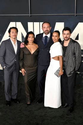 Steven Yeun, Adriana Paz, Ben Affleck, Kerry Washington, and Luis Gerardo Mendez at the world premiere of the Netflix film *Animals* at the Westwood Village Theater in Los Angeles, October 1, 2026 Foto:xD.xStarbuckx xFuturexImagex animals_6112