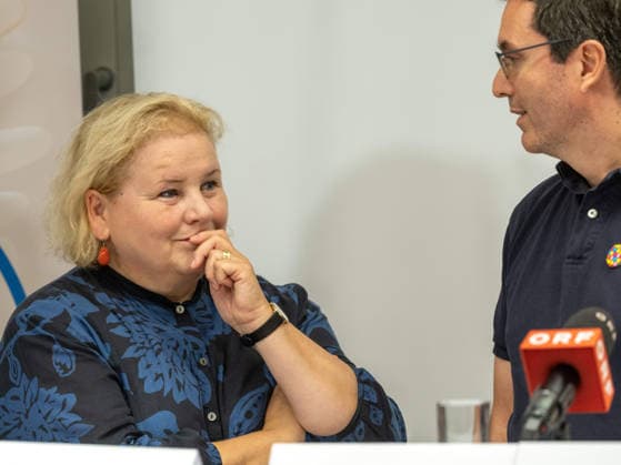October 2, 2026 Press Conference on Health in Austria: Federal Minister of Labor, Social Affairs, Health, Long-Term Care, and Consumer Protection Korinna Schumann (SPÖ) and Medical Director Martin Cichocki of PVE Sonnwendviertel on October 2, 2026, at the press conference marking the 5-year anniversary of PVE Sonnwendv